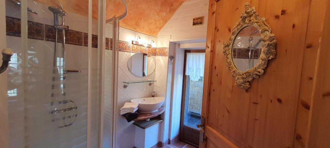 Le Castellou Bed and Breakfast Conques Exteriör bild