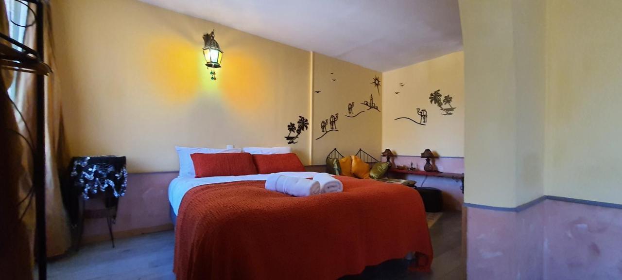 Le Castellou Bed and Breakfast Conques Exteriör bild
